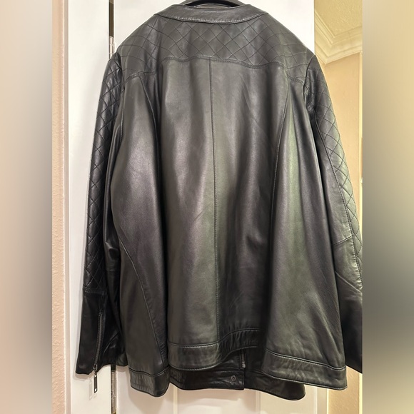 Vintage Black Leather Jacket. Quilted Sleeves. Zip Front. Avenue. 24/26. - Picture 3 of 8